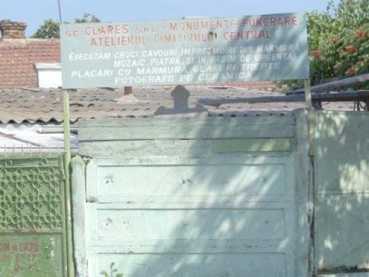 Afacere fără moarte: înmormântarea, groapa şi cavoul